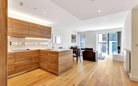 Riverside Apartment Minutes From Elizabeth Line